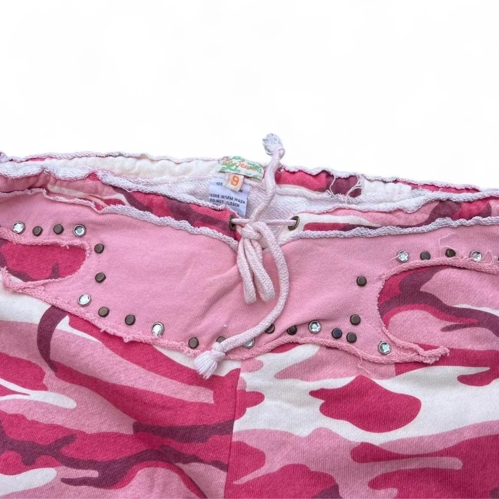 Stylish Pink Camouflage Capris - Picture 3 of 5